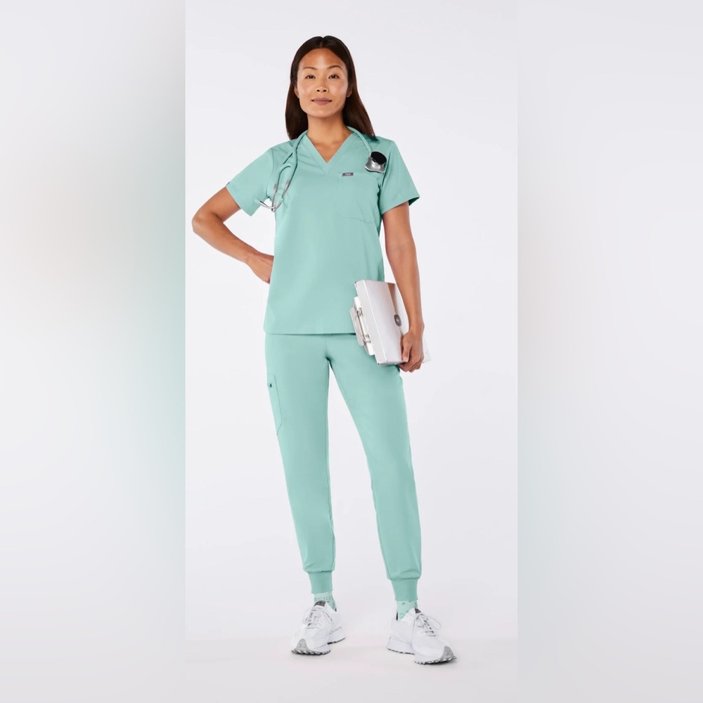 FIGS Seaglass Scrub Set XS Top, XS/P Jogger Pant